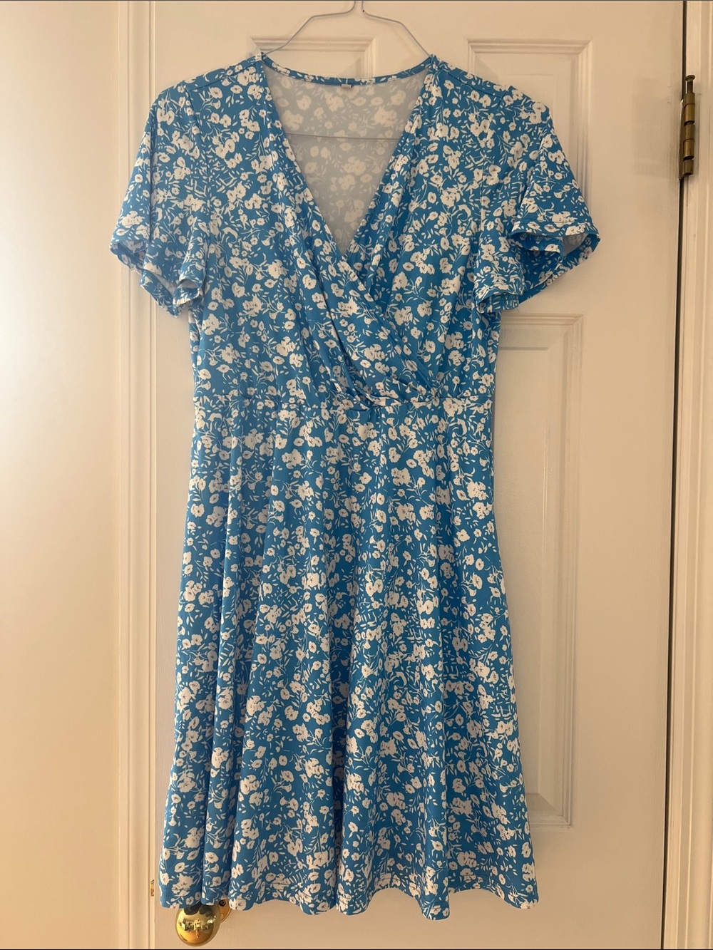 Blue Floral Wrap Midi Dress with Short Sleeves